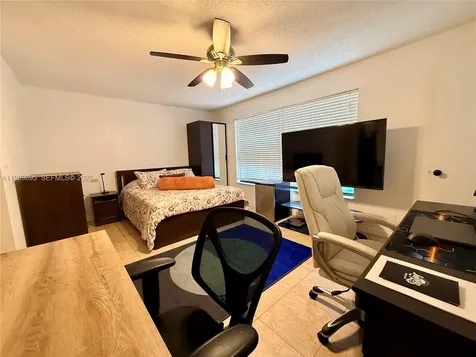 2381 SW 70th Avenue Davie FL 33317