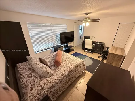 2381 SW 70th Avenue Davie FL 33317