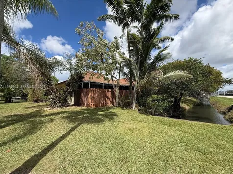 2381 SW 70th Avenue Davie FL 33317