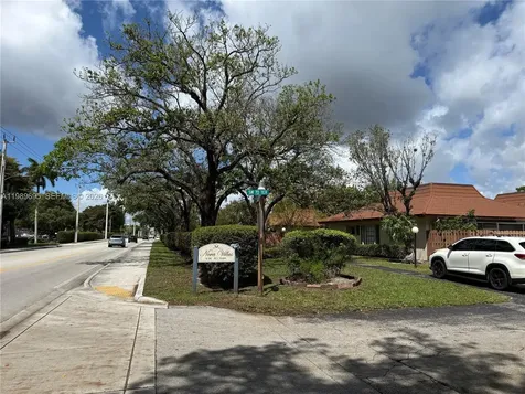 2381 SW 70th Avenue Davie FL 33317