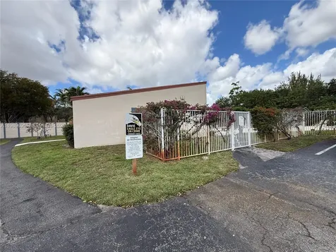 2381 SW 70th Avenue Davie FL 33317
