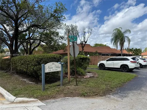 2381 SW 70th Avenue Davie FL 33317