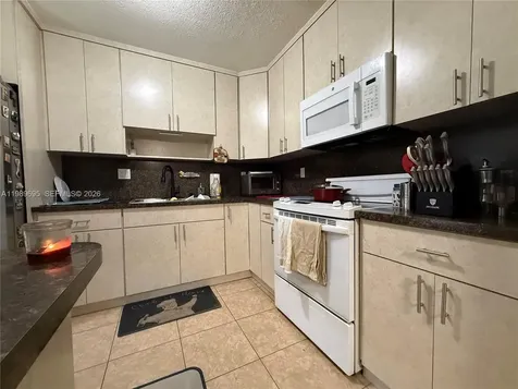2381 SW 70th Avenue Davie FL 33317