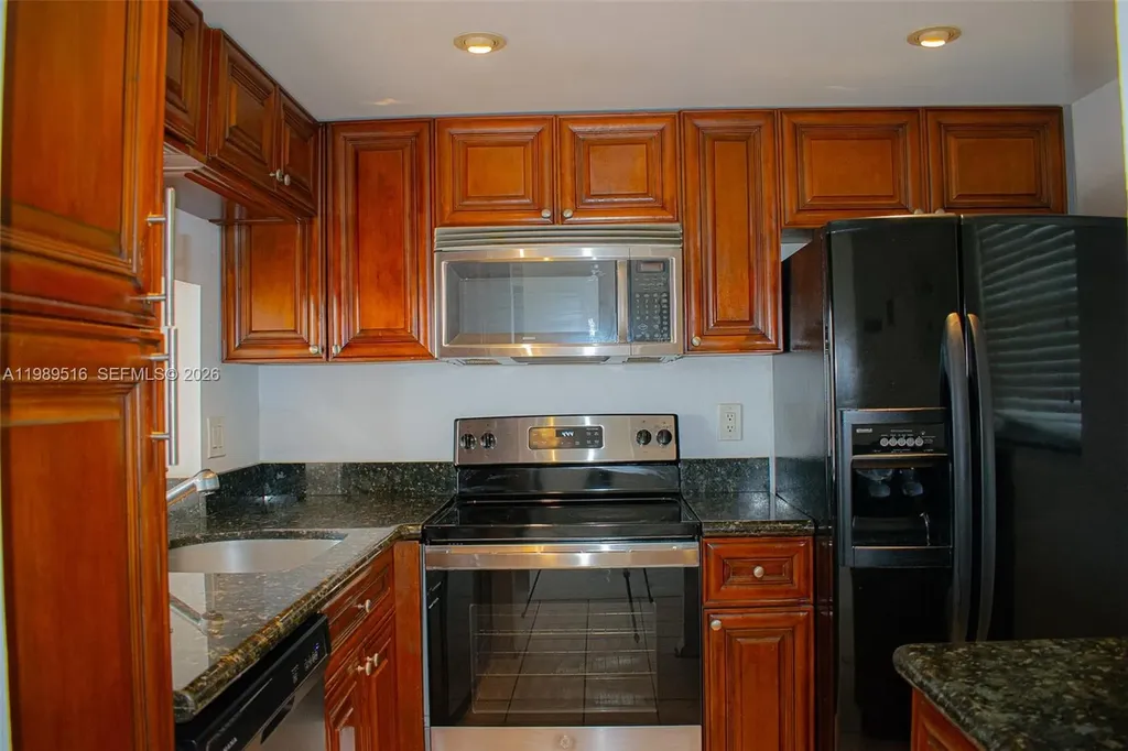 9230 Lagoon Place Davie FL 33324