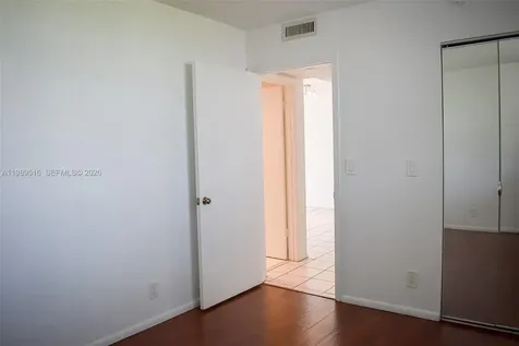 9230 Lagoon Place Davie FL 33324