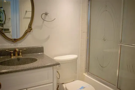 9230 Lagoon Place Davie FL 33324