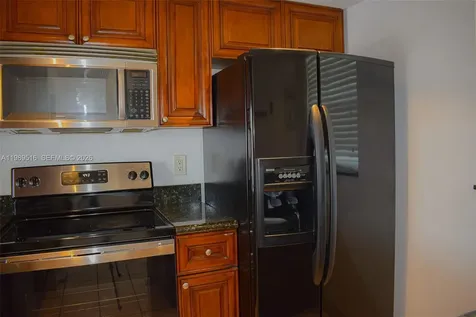 9230 Lagoon Place Davie FL 33324