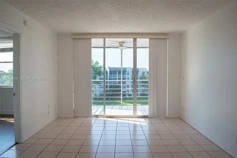 9230 Lagoon Place Davie FL 33324