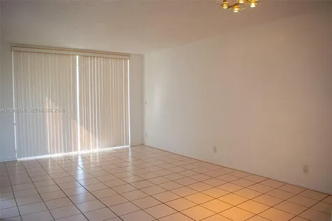9230 Lagoon Place Davie FL 33324