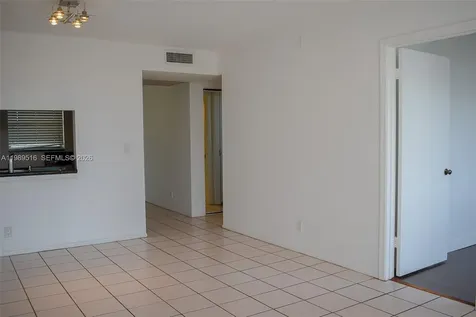 9230 Lagoon Place Davie FL 33324