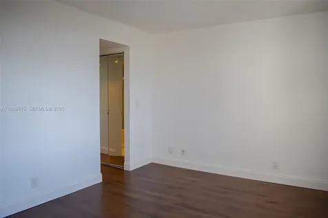 9230 Lagoon Place Davie FL 33324