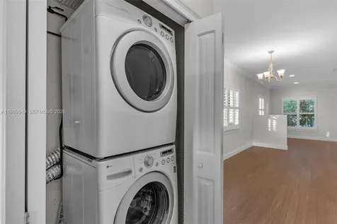 7048 SW 83rd Court Miami FL 33143