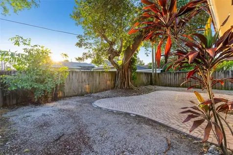 7048 SW 83rd Court Miami FL 33143