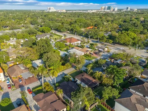 7048 SW 83rd Court Miami FL 33143