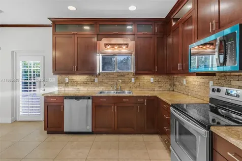 7048 SW 83rd Court Miami FL 33143