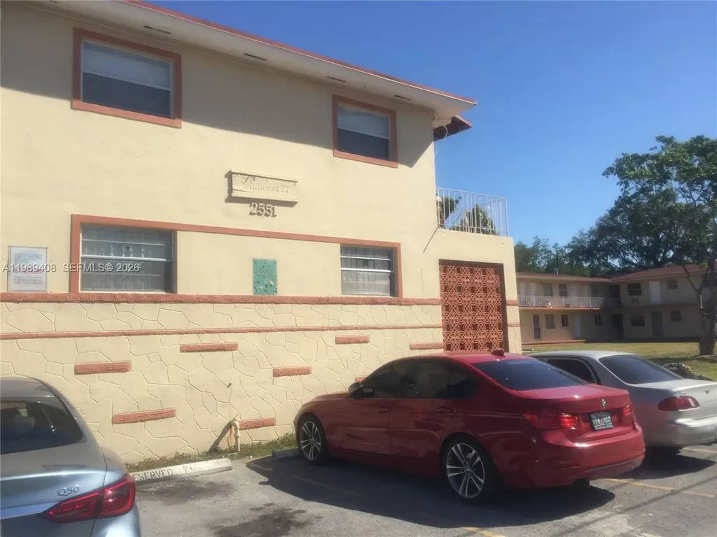 2551 NW 13th Street Miami FL 33125