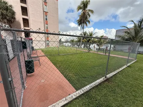 5199 NW 7th Street Miami FL 33126