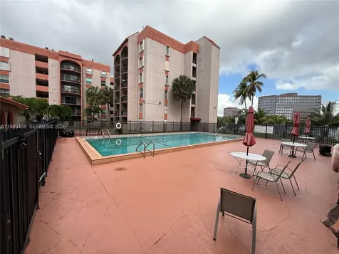 5199 NW 7th Street Miami FL 33126