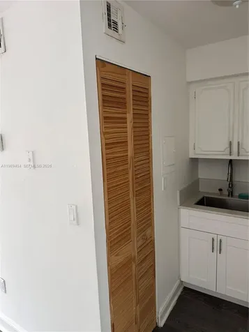 5199 NW 7th Street Miami FL 33126