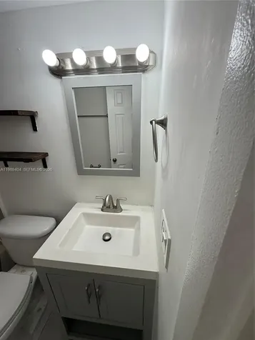 5199 NW 7th Street Miami FL 33126