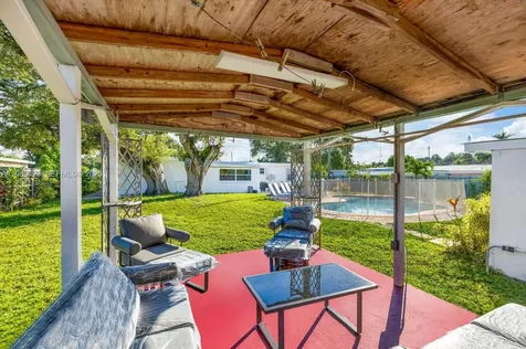 38 Miami Gardens Road West Park FL 33023