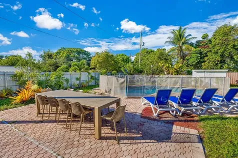 38 Miami Gardens Road West Park FL 33023