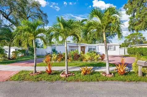 38 Miami Gardens Road West Park FL 33023