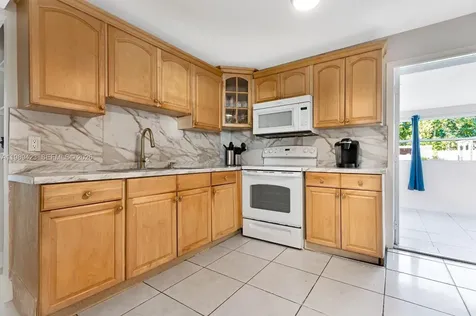 38 Miami Gardens Road West Park FL 33023