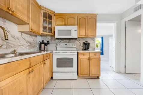 38 Miami Gardens Road West Park FL 33023