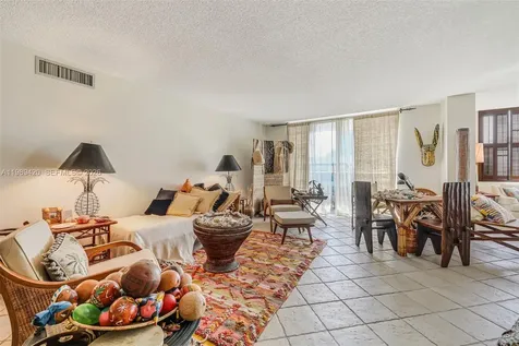 6039 Collins Avenue Miami Beach FL 33140