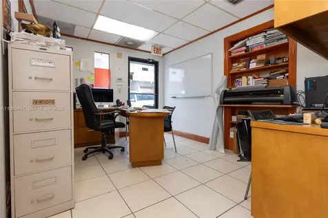 7313 NW 56th Street Miami FL 33166