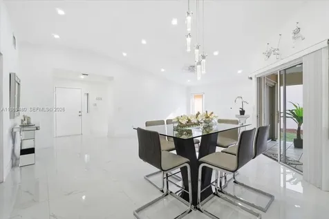 2570 SE 7th Place Homestead FL 33033