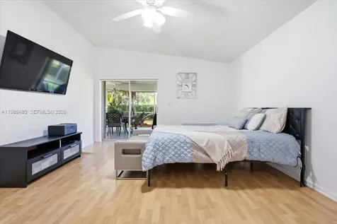 2570 SE 7th Place Homestead FL 33033