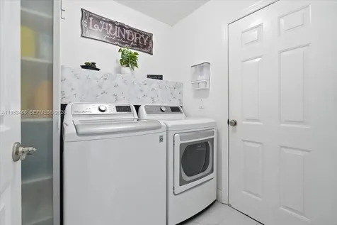 2570 SE 7th Place Homestead FL 33033