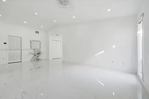 2570 SE 7th Place Homestead FL 33033
