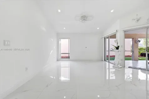 2570 SE 7th Place Homestead FL 33033