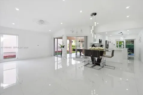 2570 SE 7th Place Homestead FL 33033