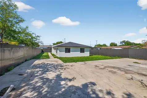 2490 NW 44th Street Miami FL 33142