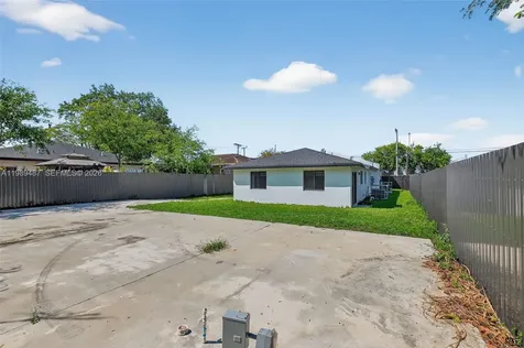 2490 NW 44th Street Miami FL 33142