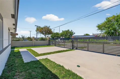 2490 NW 44th Street Miami FL 33142