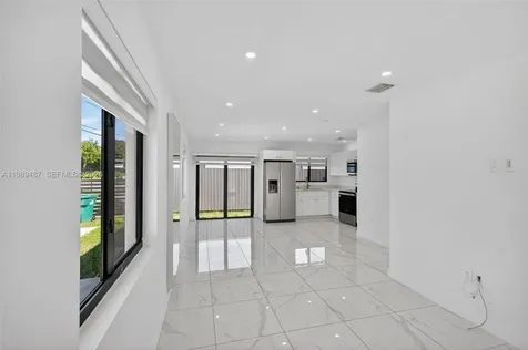 2490 NW 44th Street Miami FL 33142