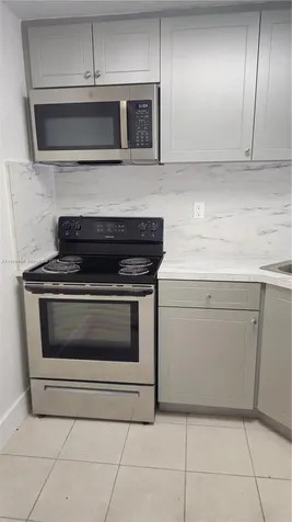 4550 NW 9th Street Miami FL 33126