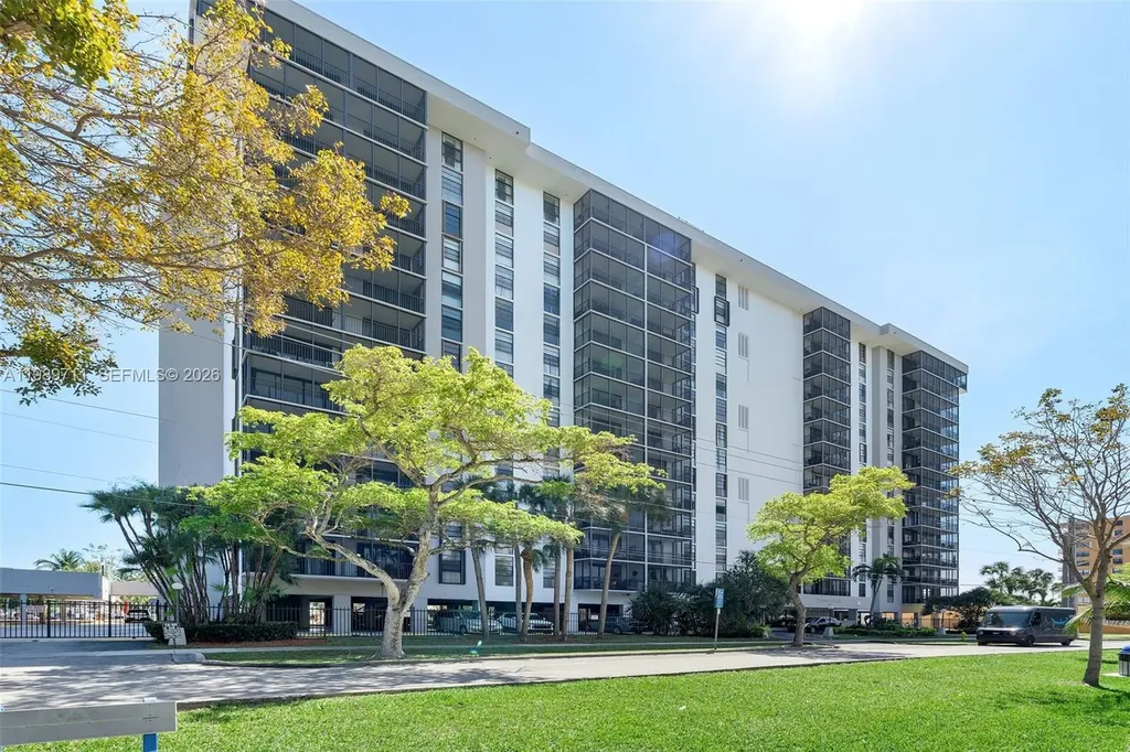 2500 NE 135th Street Unit#b206 North Miami FL 33181