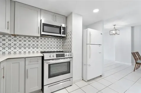 2500 NE 135th St Unit#b206 North Miami FL 33181