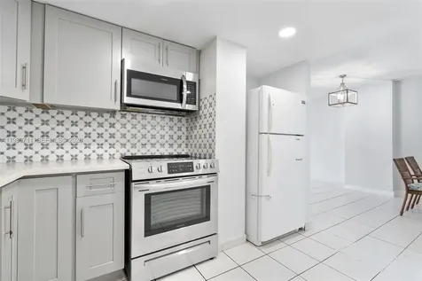 2500 NE 135th Street Unit#b206 North Miami FL 33181