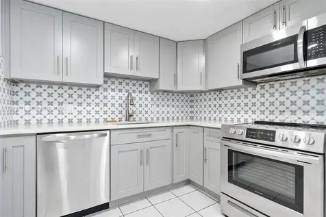 2500 NE 135th Street Unit#b206 North Miami FL 33181