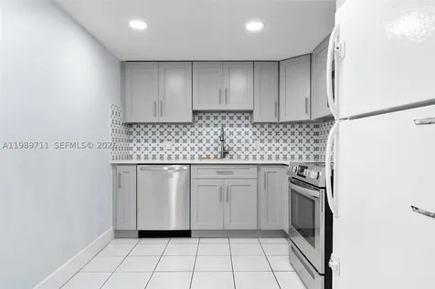 2500 NE 135th St Unit#b206 North Miami FL 33181