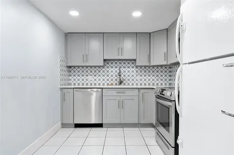 2500 NE 135th Street Unit#b206 North Miami FL 33181