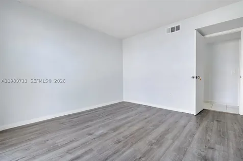 2500 NE 135th St Unit#b206 North Miami FL 33181