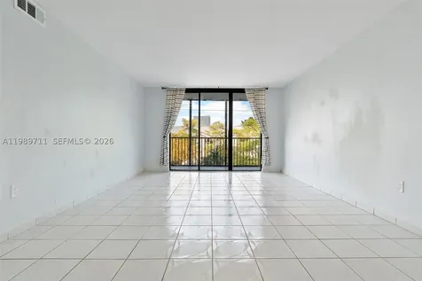 2500 NE 135th St Unit#b206 North Miami FL 33181